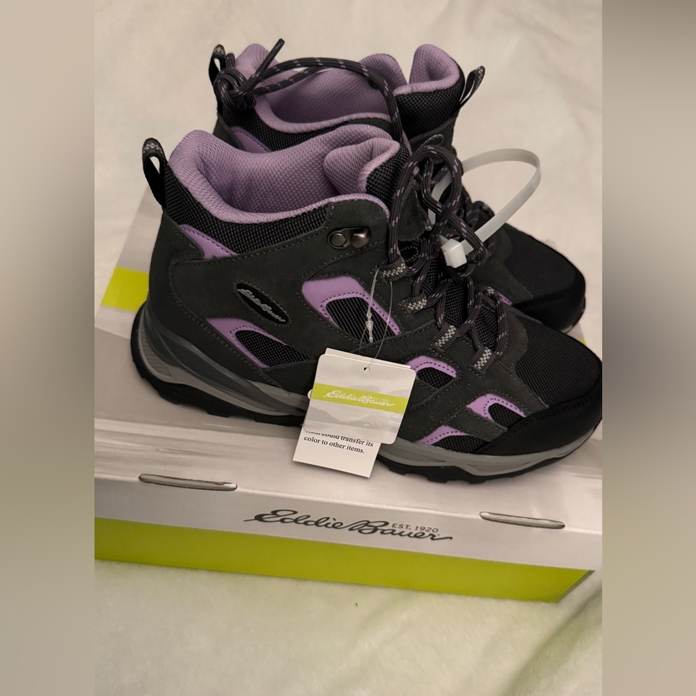Eddie Bauer  Womwn's
Hiking Boots size 8 - Picture 4 of 11